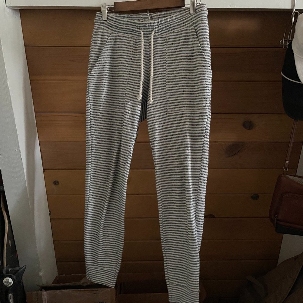 *NEVER WORN* Billabong Striped Beach Joggers